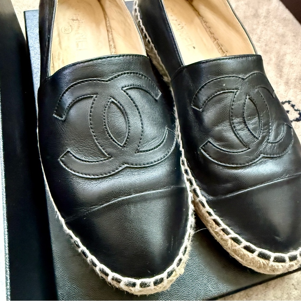 Chanel Black Leather Espadrille Flats with Iconic Interlocking Logo